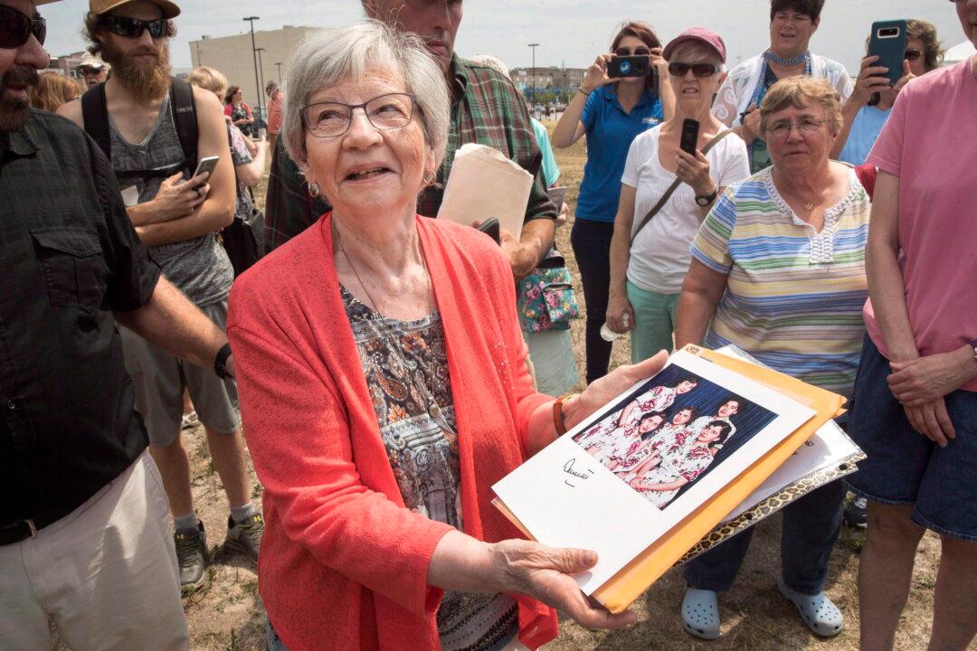 Last of Famed Canadian Quintuplets, Annette Dionne, Dies at 91