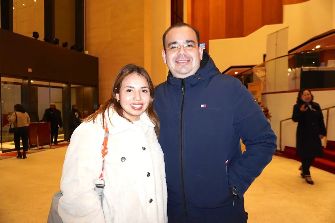 Couple From Mexico Glad to See Shen Yun in Houston