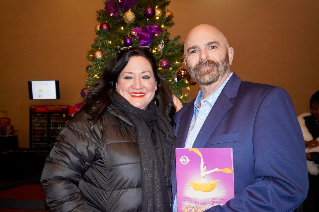 Theatergoers Moved to Tears by Shen Yun’s Baritone