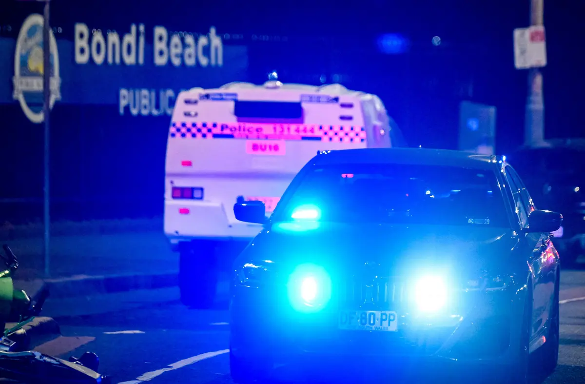 Hero at Sydney Mass Shooting Approaches Gunman From Behind, Disarms Him thumbnail