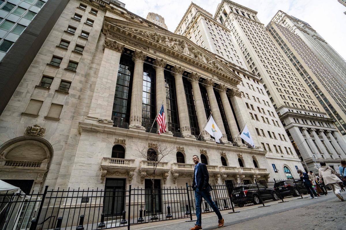 Atlanta Fed Nearly Doubles Q4 Growth Estimate to 5.4 Percent After Strong Data thumbnail