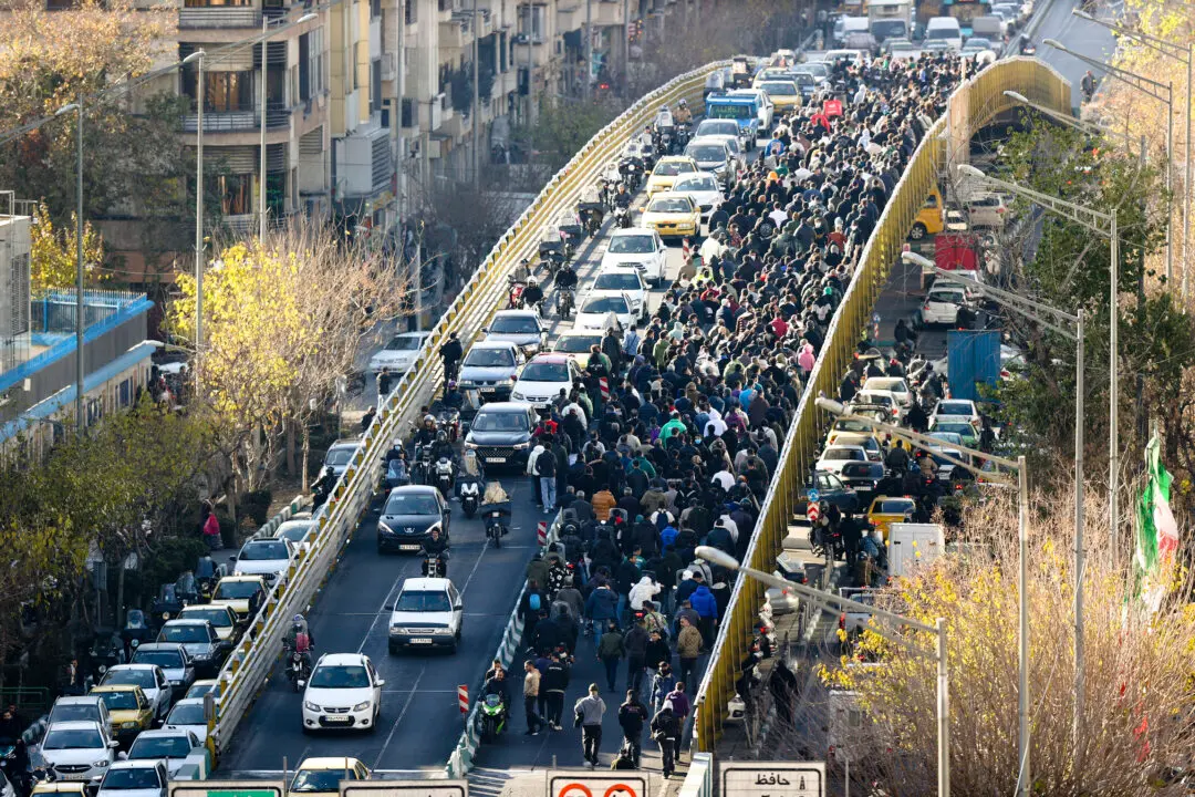 Trump Vows to Intervene if Iran Kills Protestors