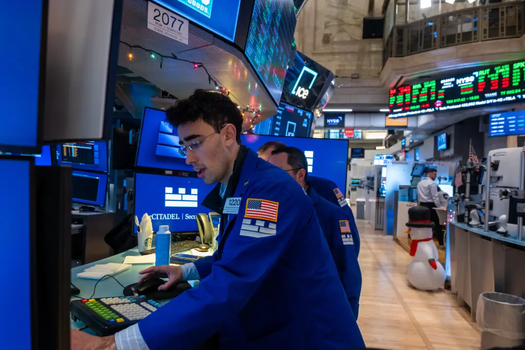 Wall Street Review: Stocks Deliver Solid Gains in 2025, New Year Opens Mixed