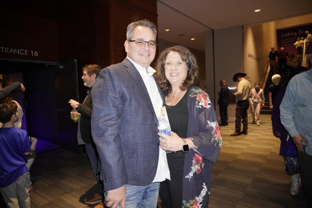Austin Couple Awed by Shen Yun’s Grace and Incredible Production