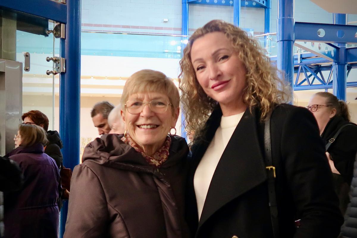 Daughter Gifts Her Mom Shen Yun for Christmas