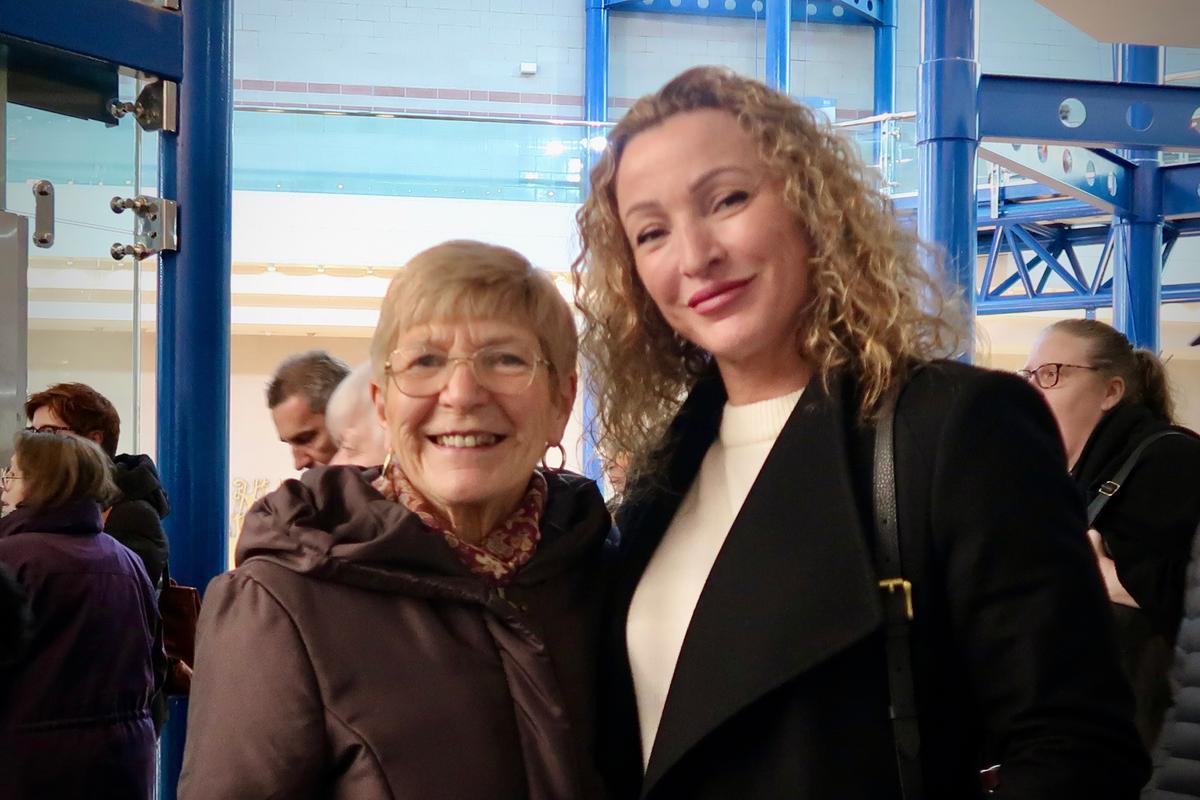 Daughter Gifts Her Mom Shen Yun for Christmas