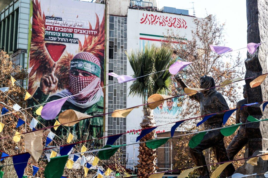 Trump Escalates Warning to Iran as Protest Death Toll Mounts