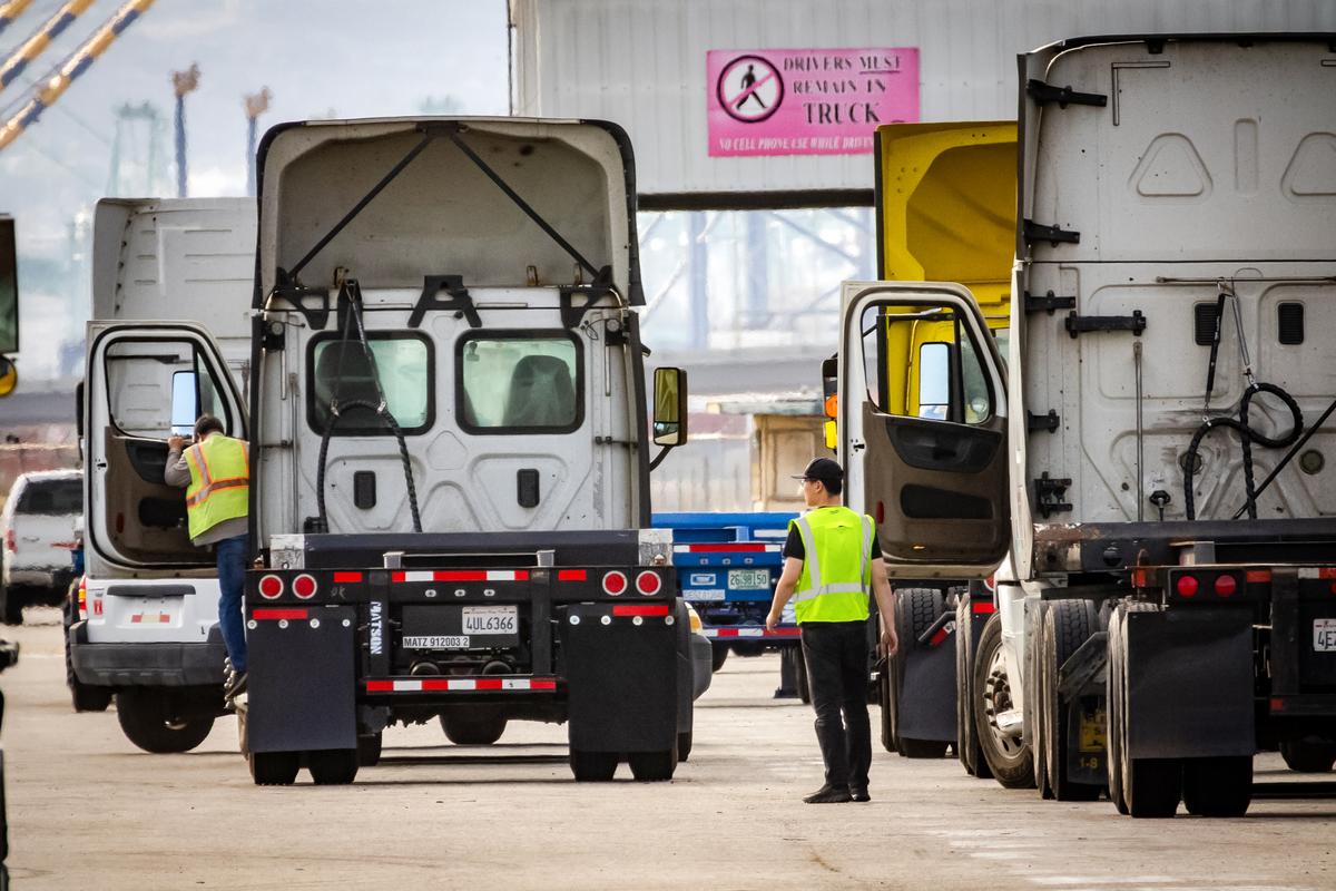 Trucking Insiders Reveal How Licensing System Enabled Illegal Immigrant Drivers thumbnail