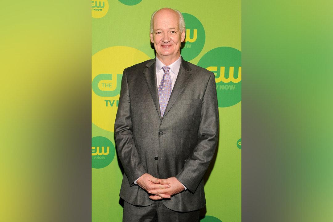 Colin Mochrie Postpones Comedy Tour After Emergency Eye Surgery