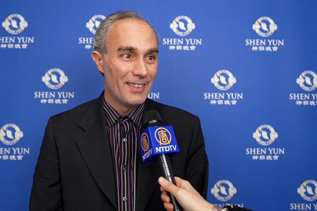 ‘Deeply Uplifting Experience’: Toulon Lawyer Captivated by Shen Yun