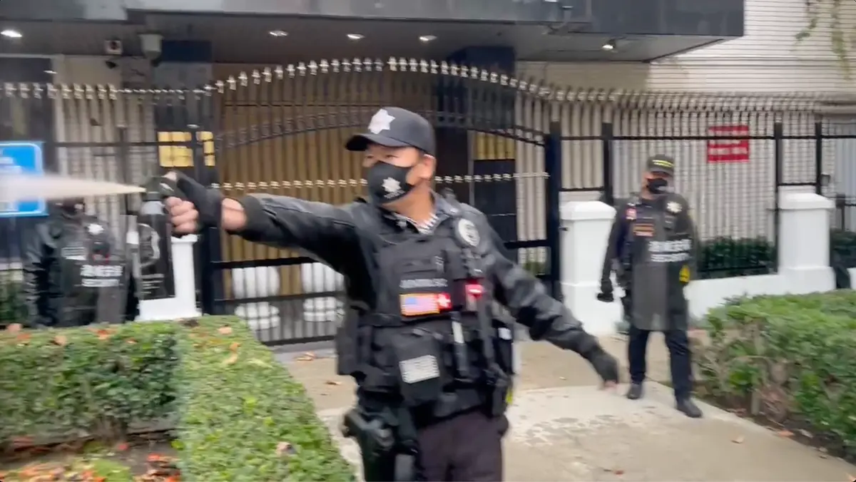 Chinese Consulate Security Attacks Protesters Who Celebrated Maduro’s Capture thumbnail