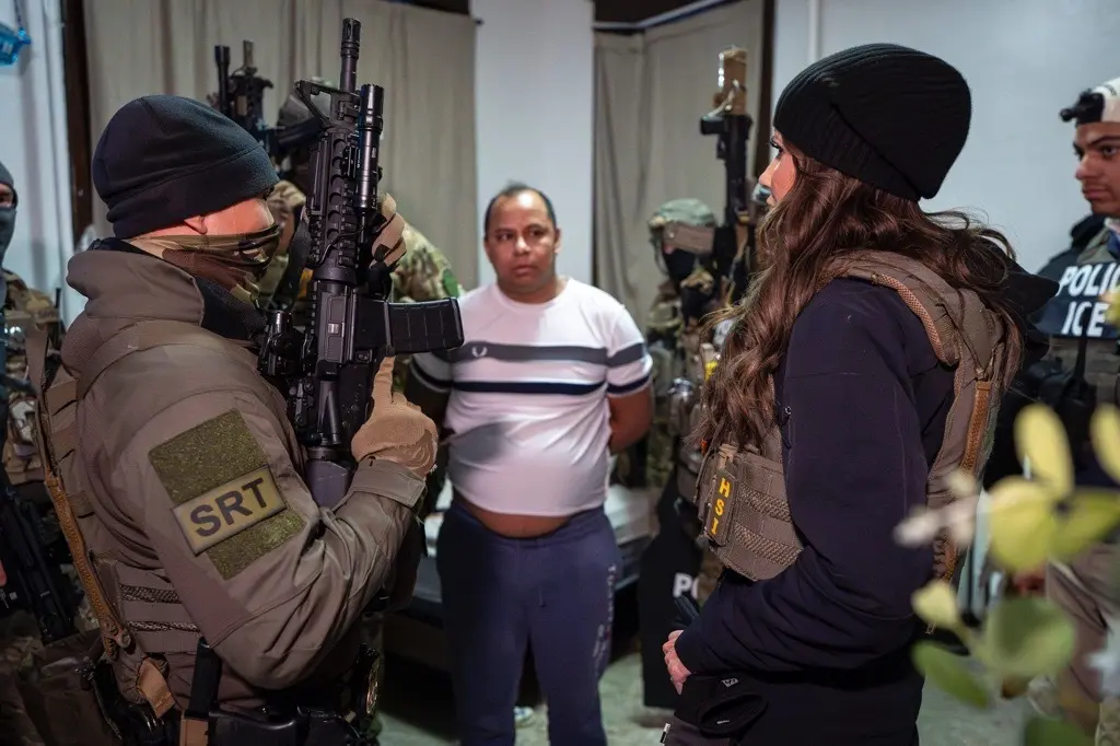 Immigration Agents Surge Into Minneapolis in ‘Largest Operation Ever’