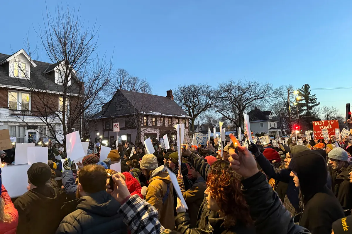 Minneapolis Schools Cancel Classes Citing Protests Over Fatal ICE Shooting thumbnail