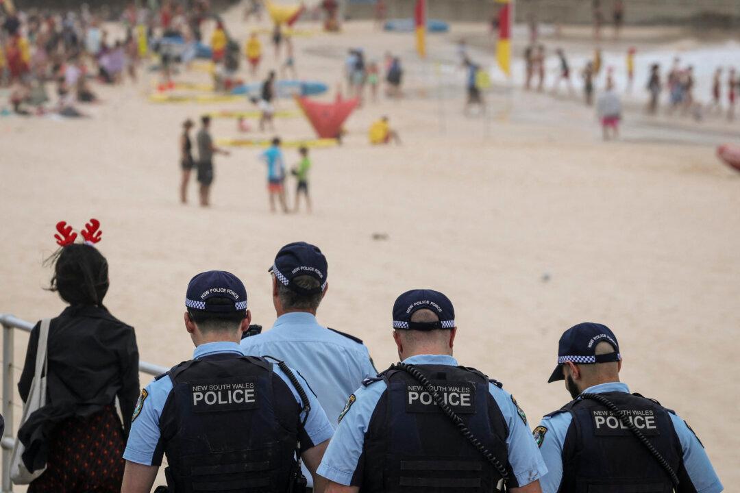 Israeli Man Who Confronted Bondi Gunman Granted Australian Residency