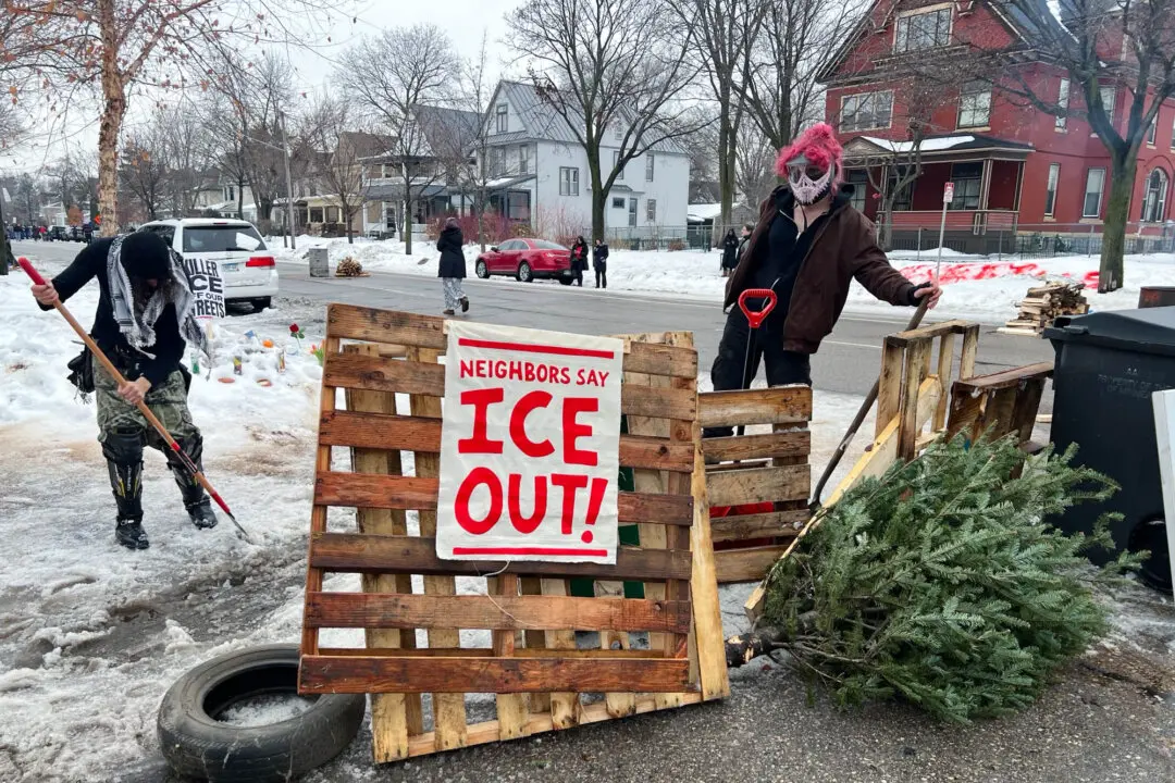 Minneapolis Neighbors Used Whistles, Car Horns to Warn of ICE Activity Weeks Before Shooting: Residents
