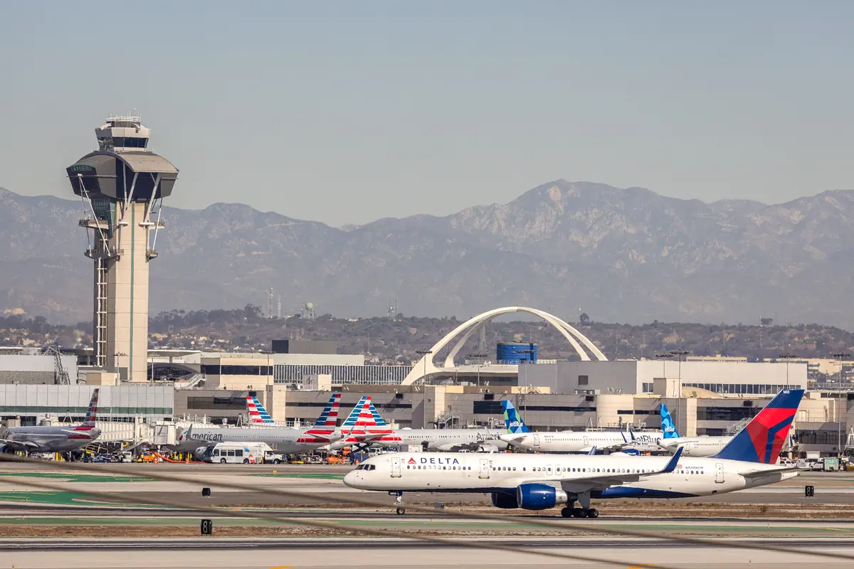 Overhauling Air Traffic Control Involves 5,000 Locations and 600 Radar Systems–What to Know thumbnail