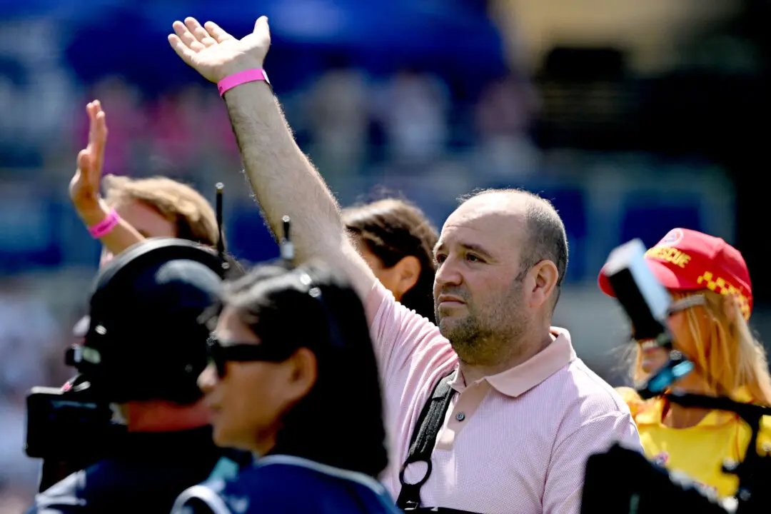 Has a Bondi Hero’s US Trip Triggered a Familiar Aussie Reflex? Tall Poppy Syndrome