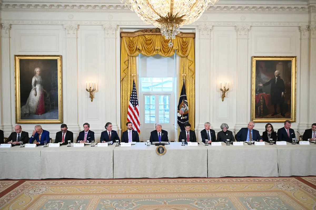 Trump Says Oil Companies Will Spend $100 Billion in Venezuela thumbnail