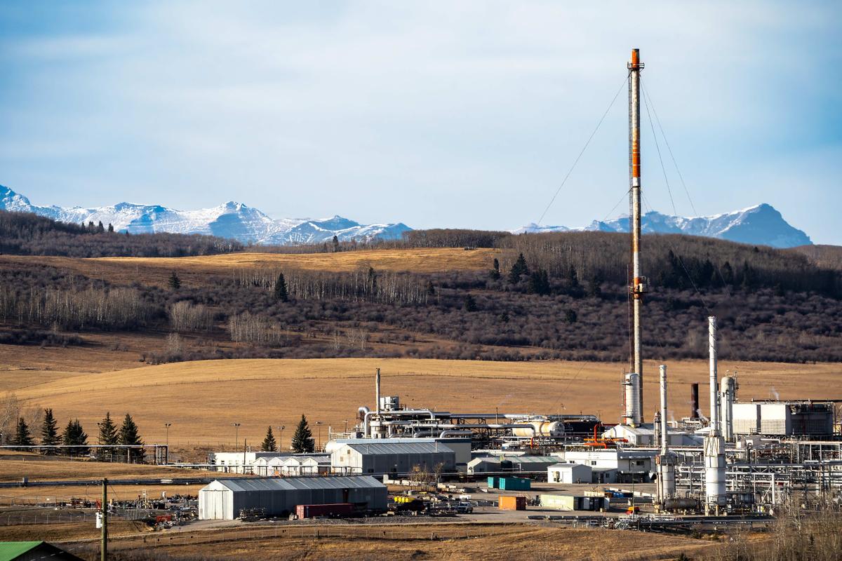Canada’s Net-Zero Push Faces Scrutiny as Evidence of Economic Damage Mounts