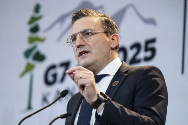 Ottawa Denies Media Reports That It’s Considering Banning X