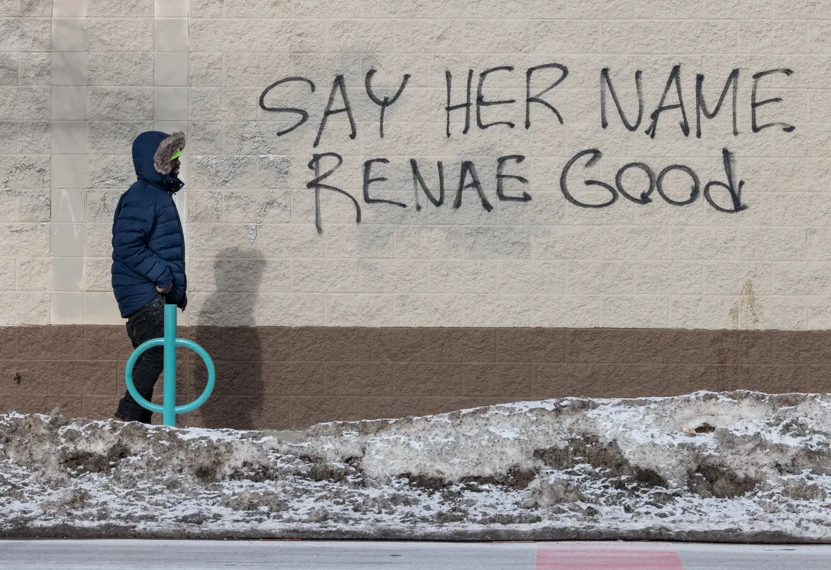 New Video Shows Tense Moments Before ICE Agent Fatally Shoots Woman in Minneapolis thumbnail