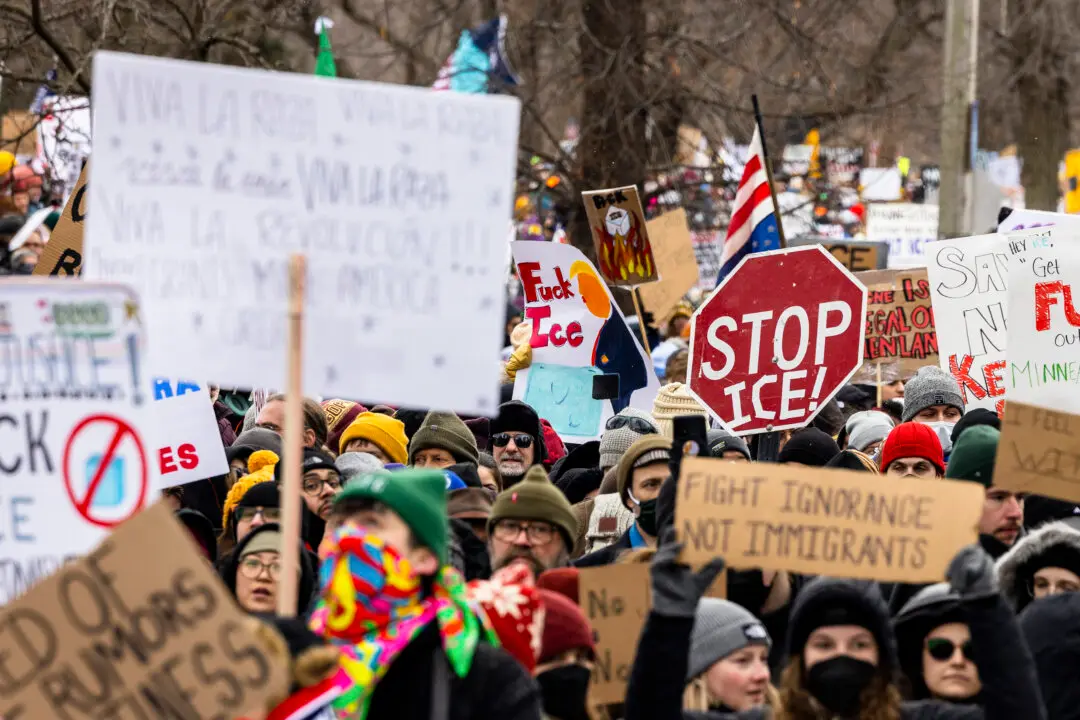 Schools Should Consider Laptop Limitations, Policy Experts Say