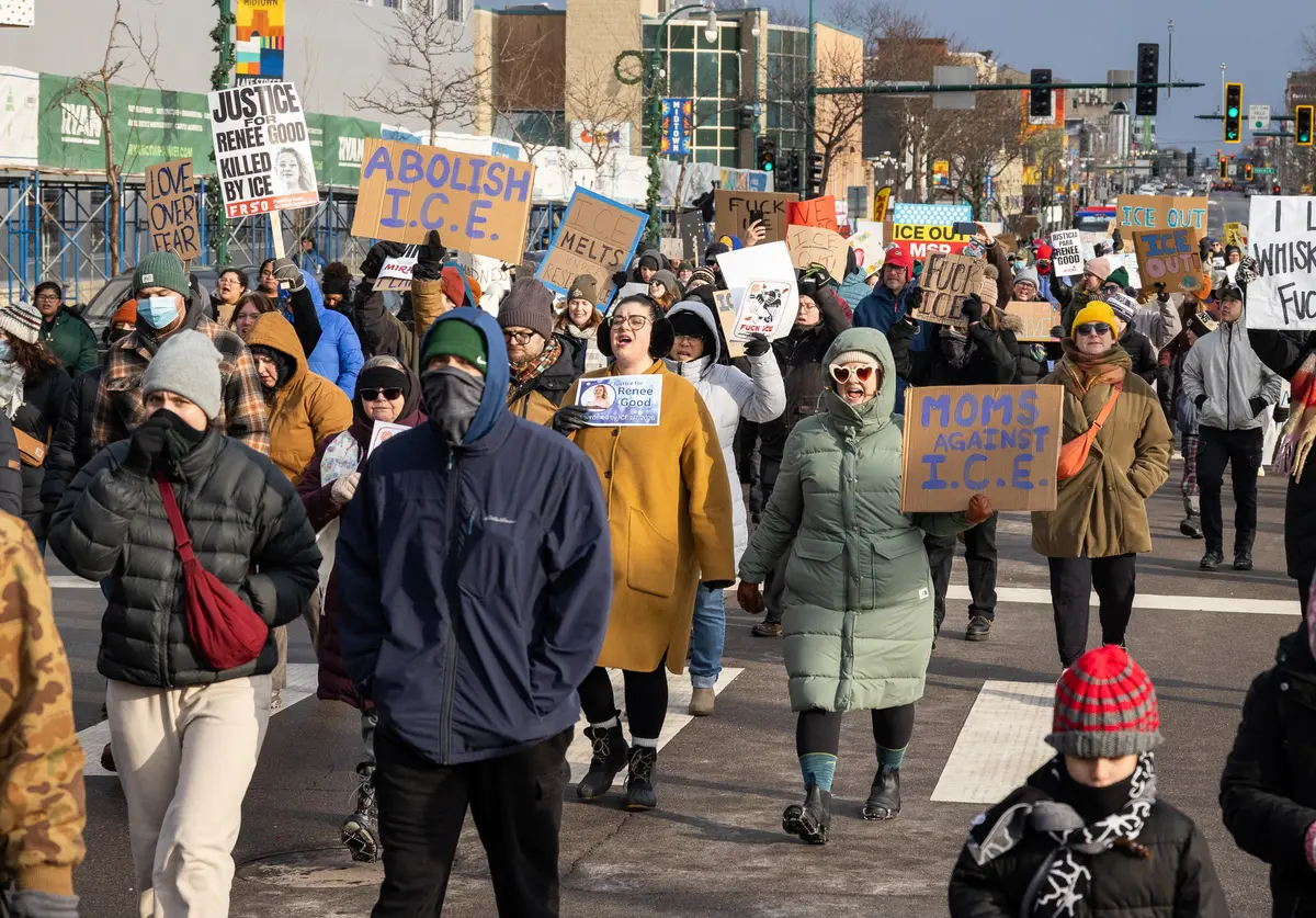 Protesters Continue to Clash With Federal Agents in Minnesota thumbnail