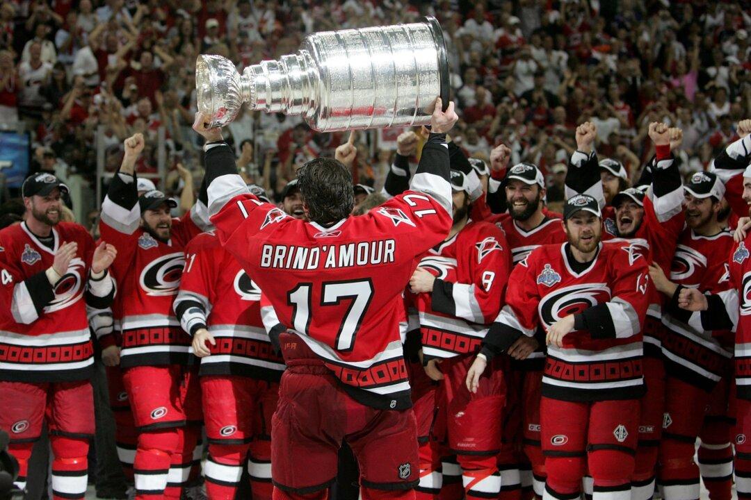 After Carolina’s 4-Game Winning Streak, Hurricanes Top NHL Metropolitan Division