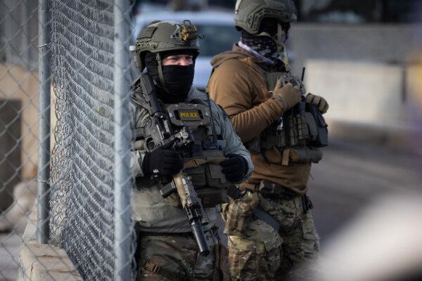 Appeals Court Sides With Trump Admin to Lift Minnesota Protest Curbs on ICE Agents