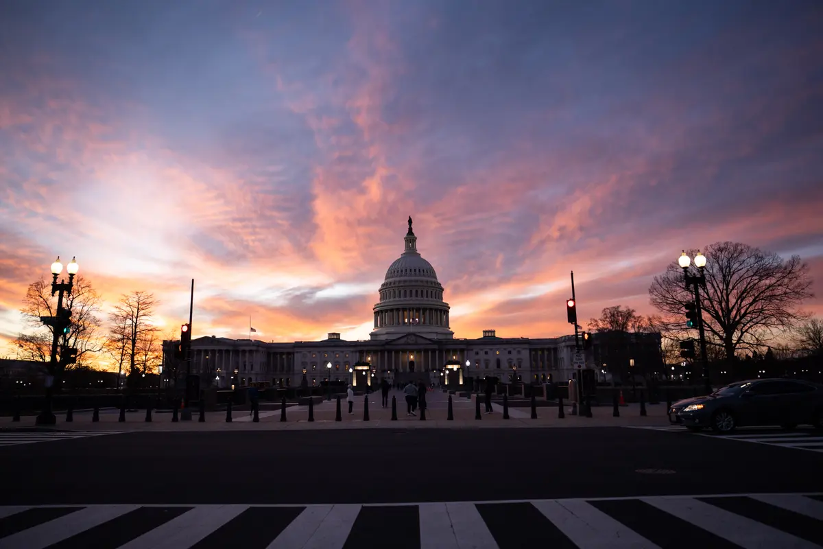 House Republicans Unveil Legislation to Ban Congressional Stock Trading thumbnail