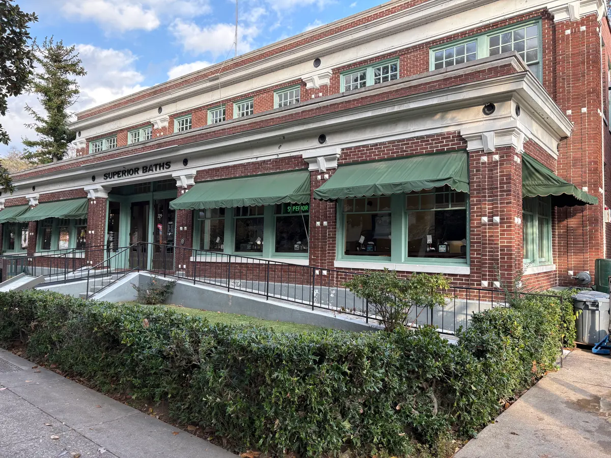 Hot Springs, Arkansas: Historic Bathhouses Over Soothing Waters