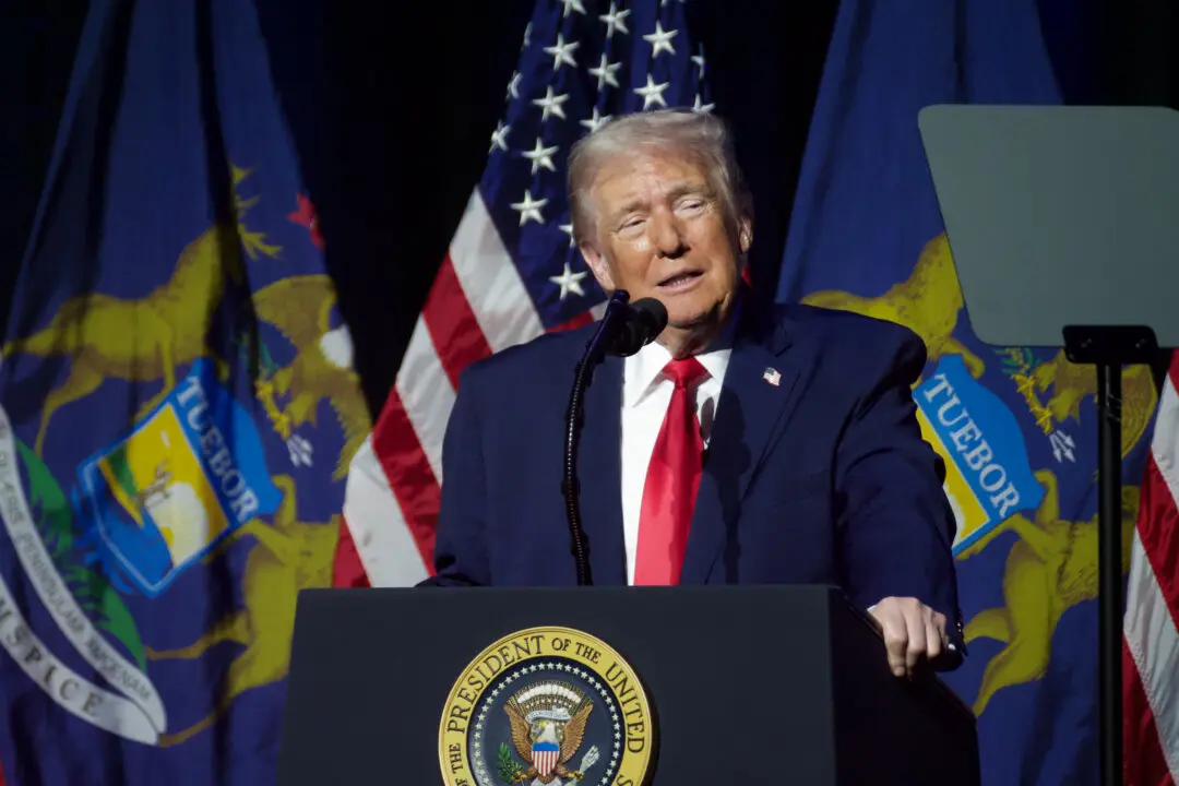 Trump: US to Revoke Citizenship of Naturalized Immigrants Convicted of Fraud