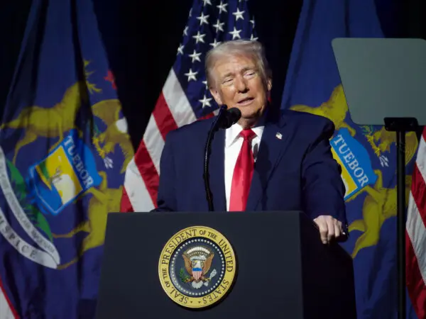 Trump: US to Revoke Citizenship of Naturalized Immigrants Convicted of Fraud