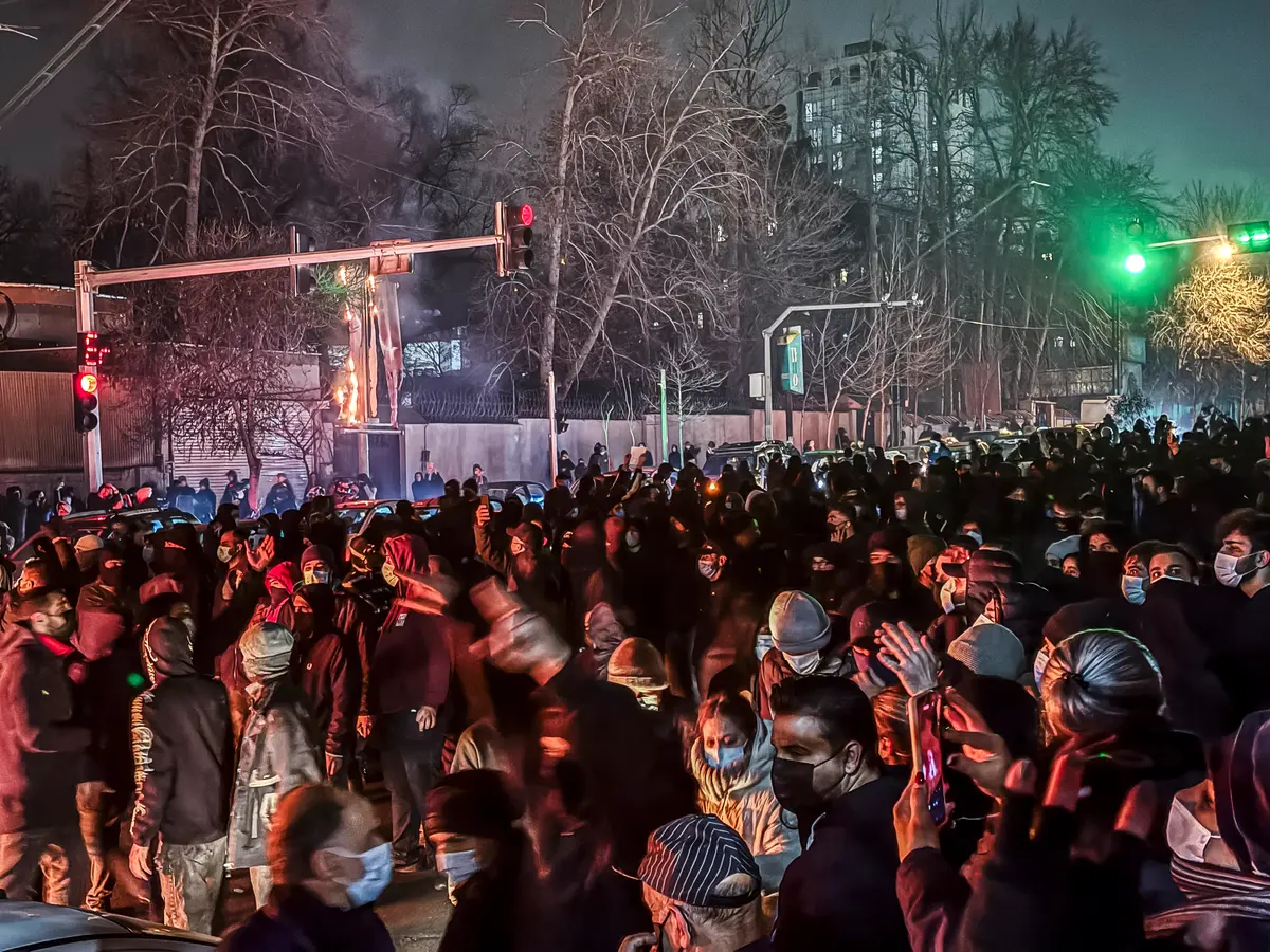 Starlink Activates Free Internet Access in Iran Amid Violent Crackdown, Nonprofit Says thumbnail