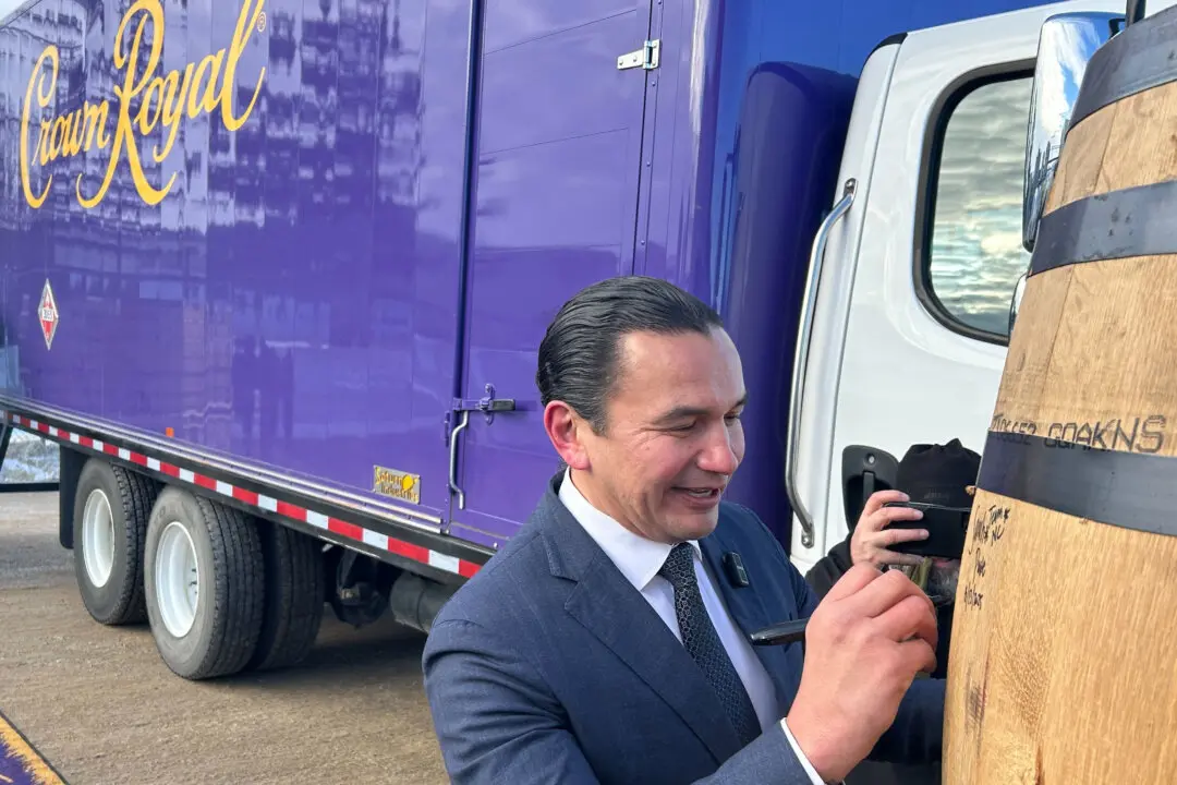 Manitoba’s Kinew Urges Ford to Reconsider Ontario’s Upcoming Crown Royal Ban