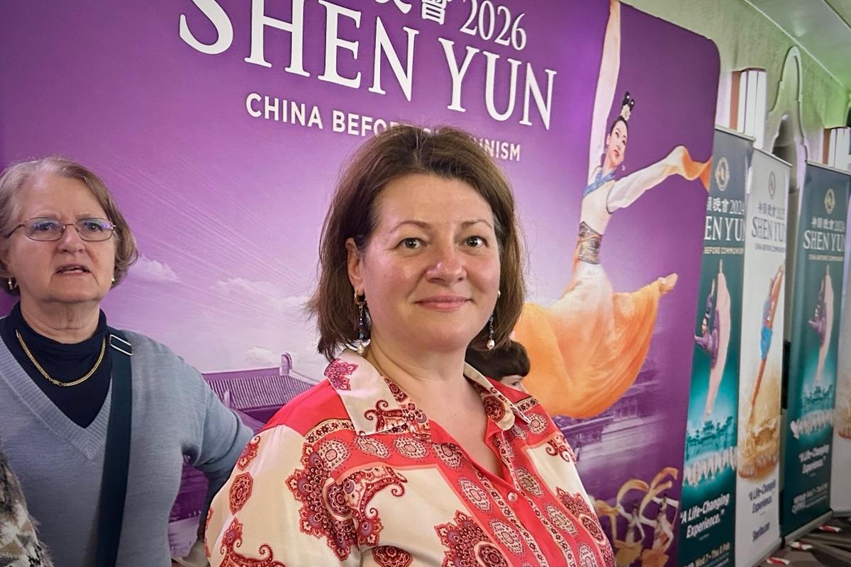 Romanian Theatergoer at Shen Yun Says Tradition Transcends History