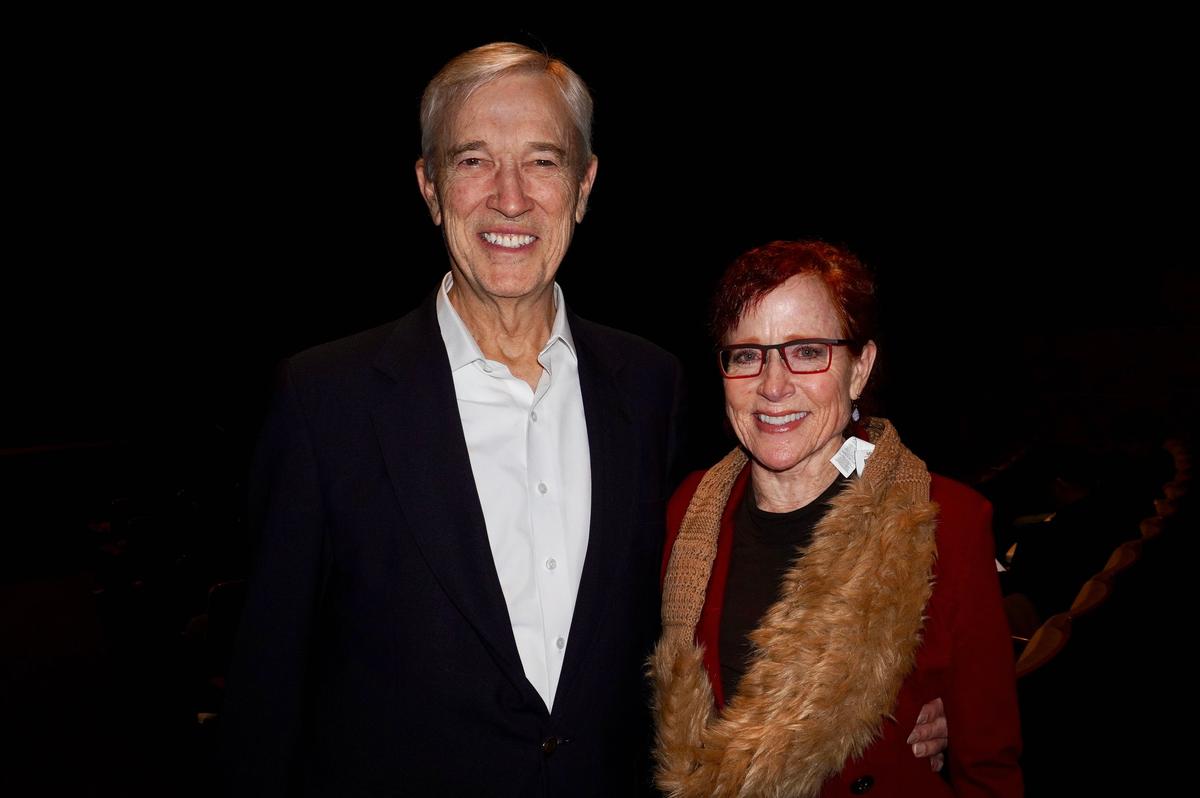 Dallas Couple Say They Love the Graceful Movements of Shen Yun Dancers