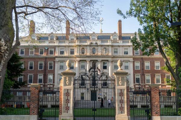 Pentagon to Cut Academic Ties With Harvard, Hegseth Says