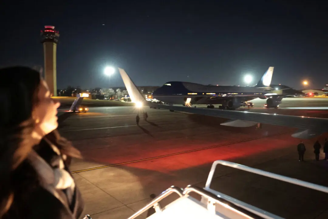 Trump Continues Davos Trip After Air Force One Experiences Electrical Issue