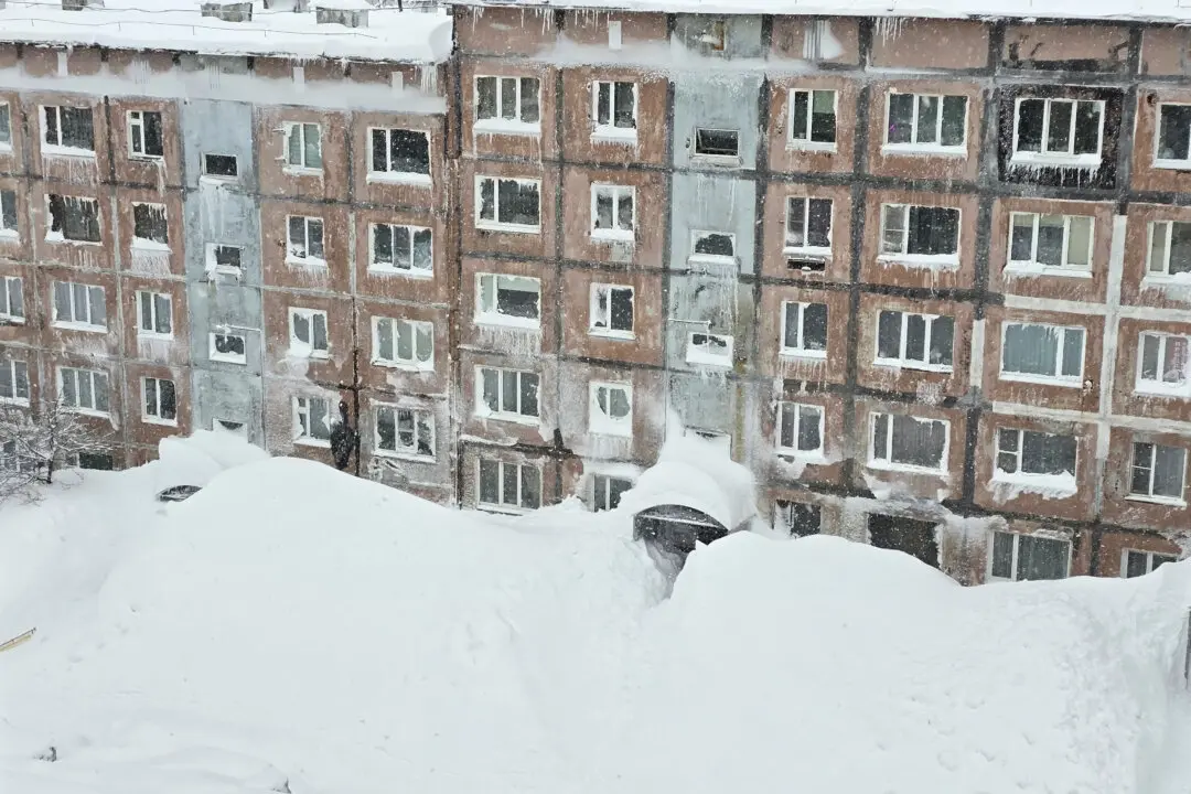Russia’s Far East Hit by Heaviest Snowfall in 60 Years