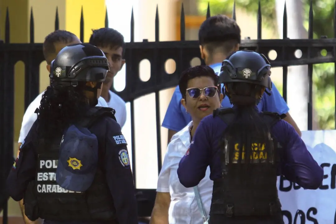 Venezuela’s Interim Leader Says 626 Prisoners Released but Offers Few Details