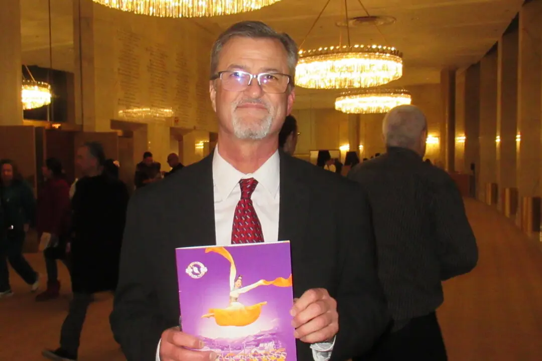 Shen Yun Revives Important Yet Forgotten Values, Says Chemist