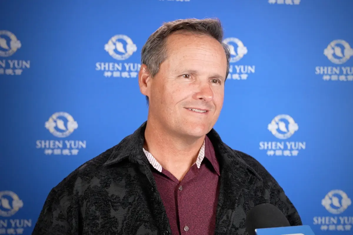 Company VP Amazed By Shen Yun’s Display of Art and History