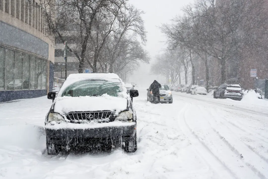 Massive Winter Storm Hits US With Heavy Snow, Ice, and Power Outages in Multiple Cities