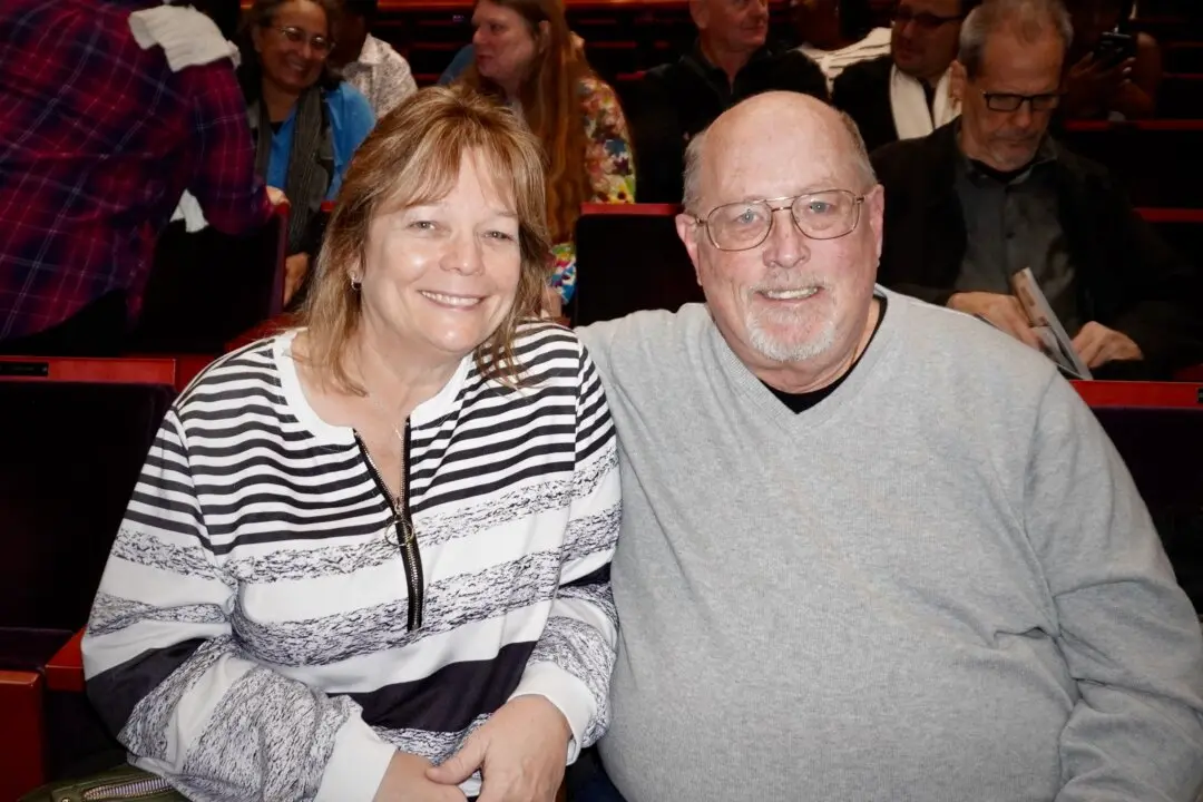 ‘People Need to Experience’ Shen Yun Says Theatergoer