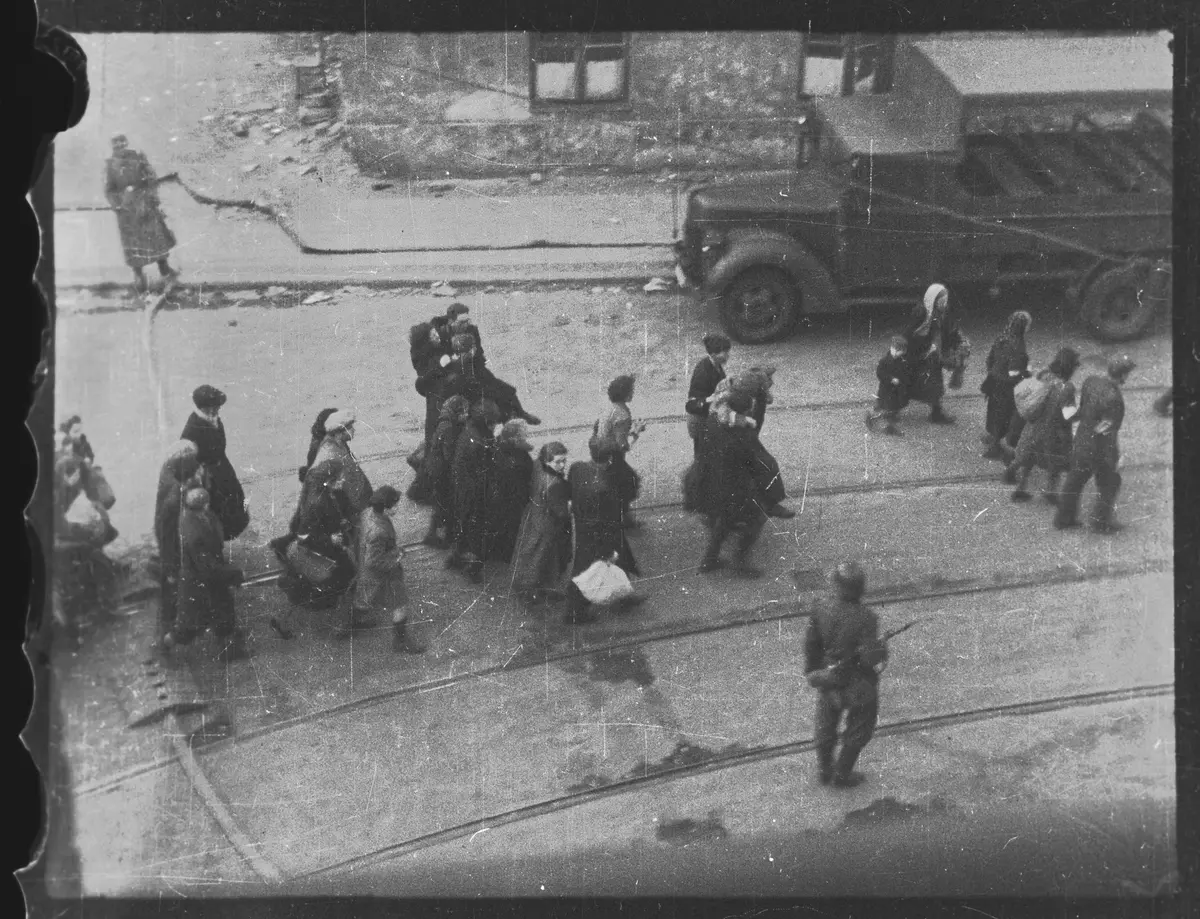 ‘33 Photos From the Ghetto’: Documenting the Warsaw Uprising
