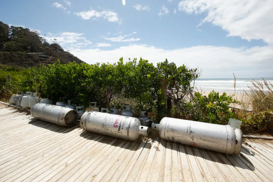 Residents in Regional Town Forced to Use Gas Bottles as Network Faces Decommissioning