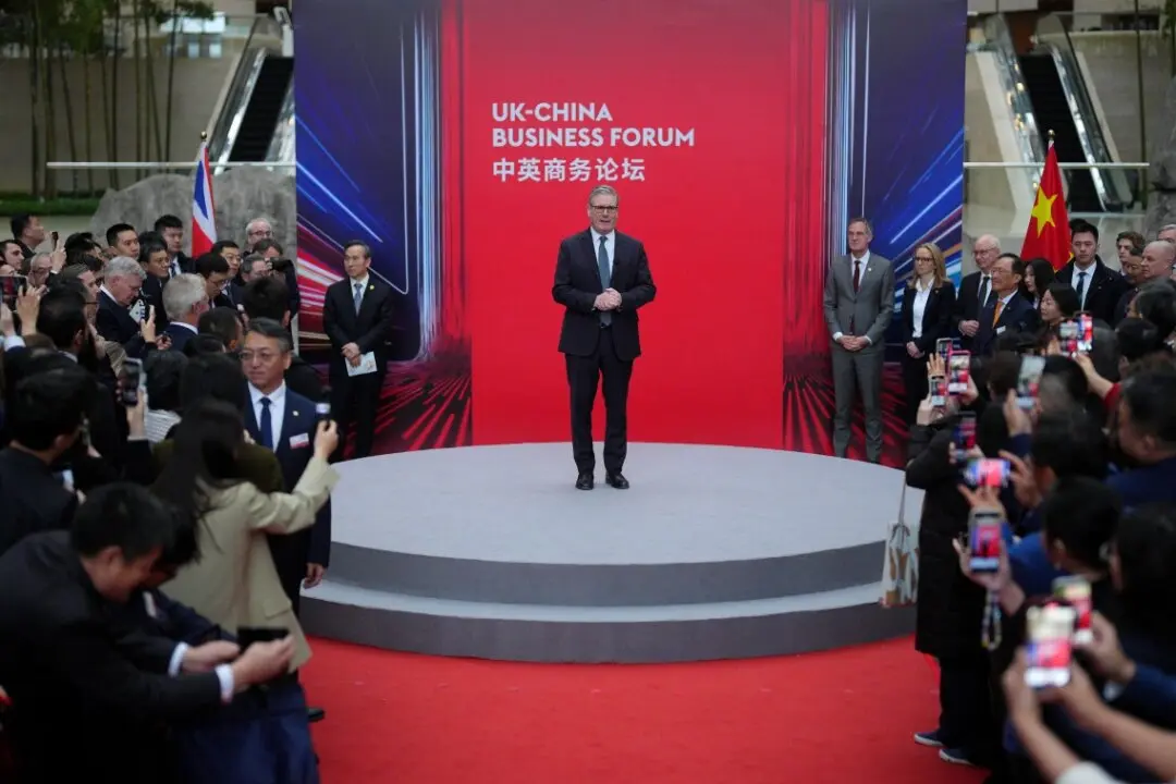 Trump Says Starmer’s Trade Deals With China Are ‘Very Dangerous’ for Britain