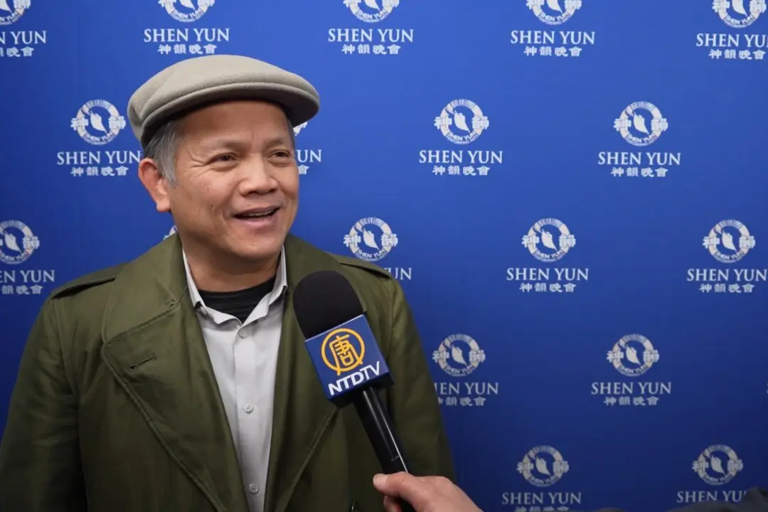 Vietnamese Immigrant Lauds Shen Yun’s Exposure of Communism