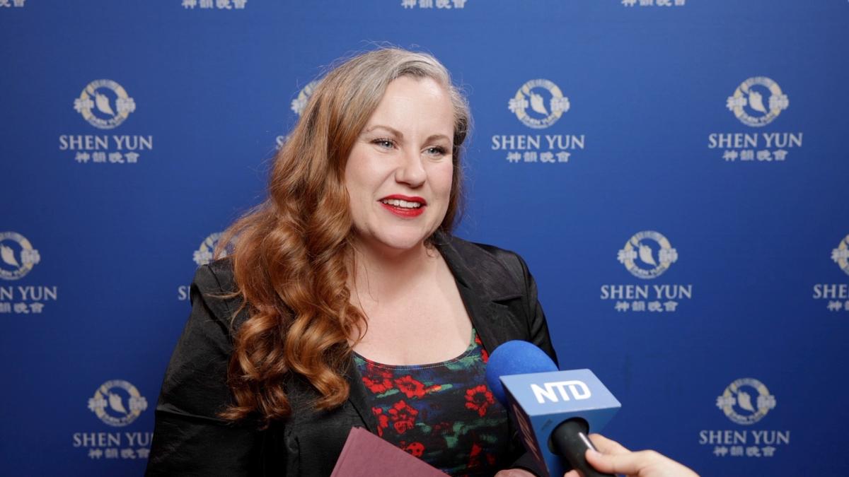 Representatives from La Mesa and San Diego County Congratulate Shen Yun on Performance